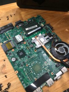 sửa máy tính toshiba khởi động vào win tắt ngủm